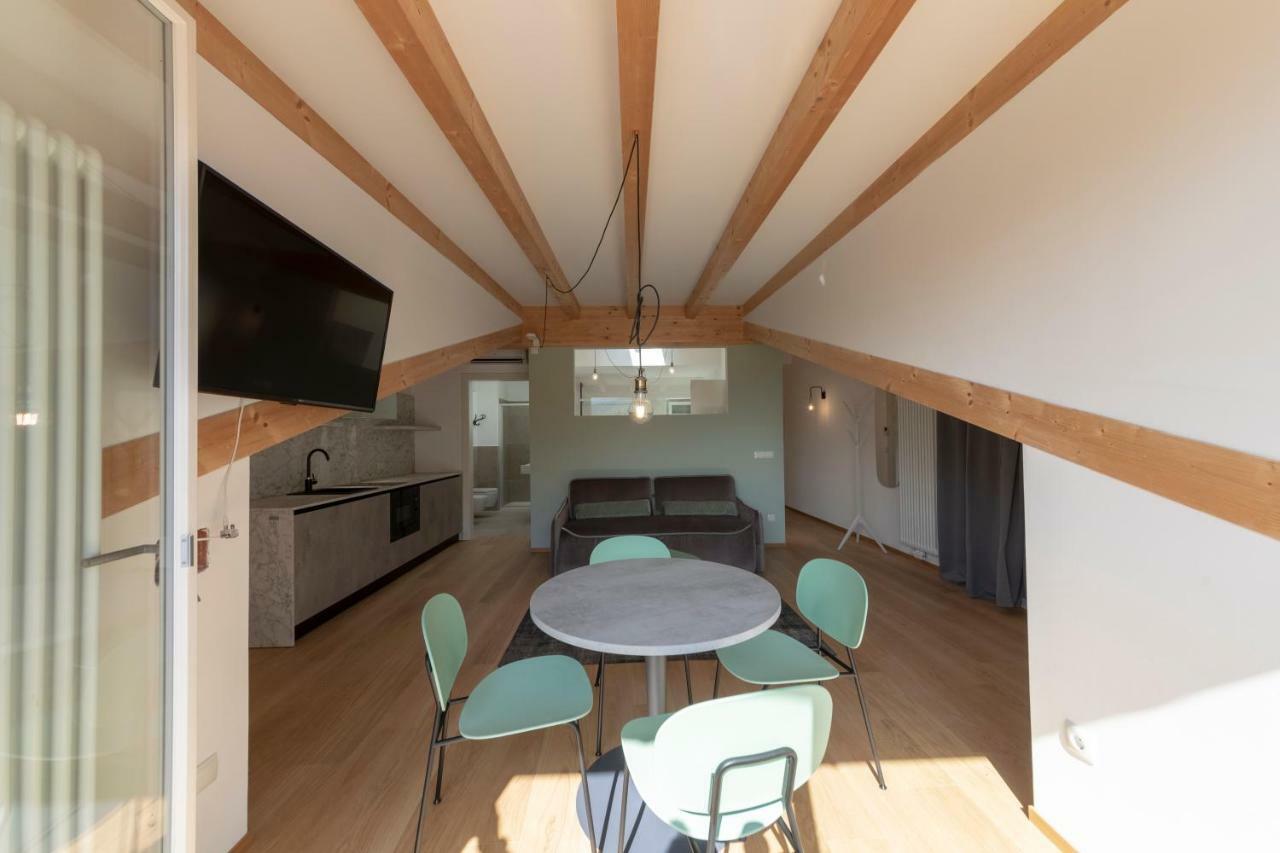 Cooper L Cooper Apartment *