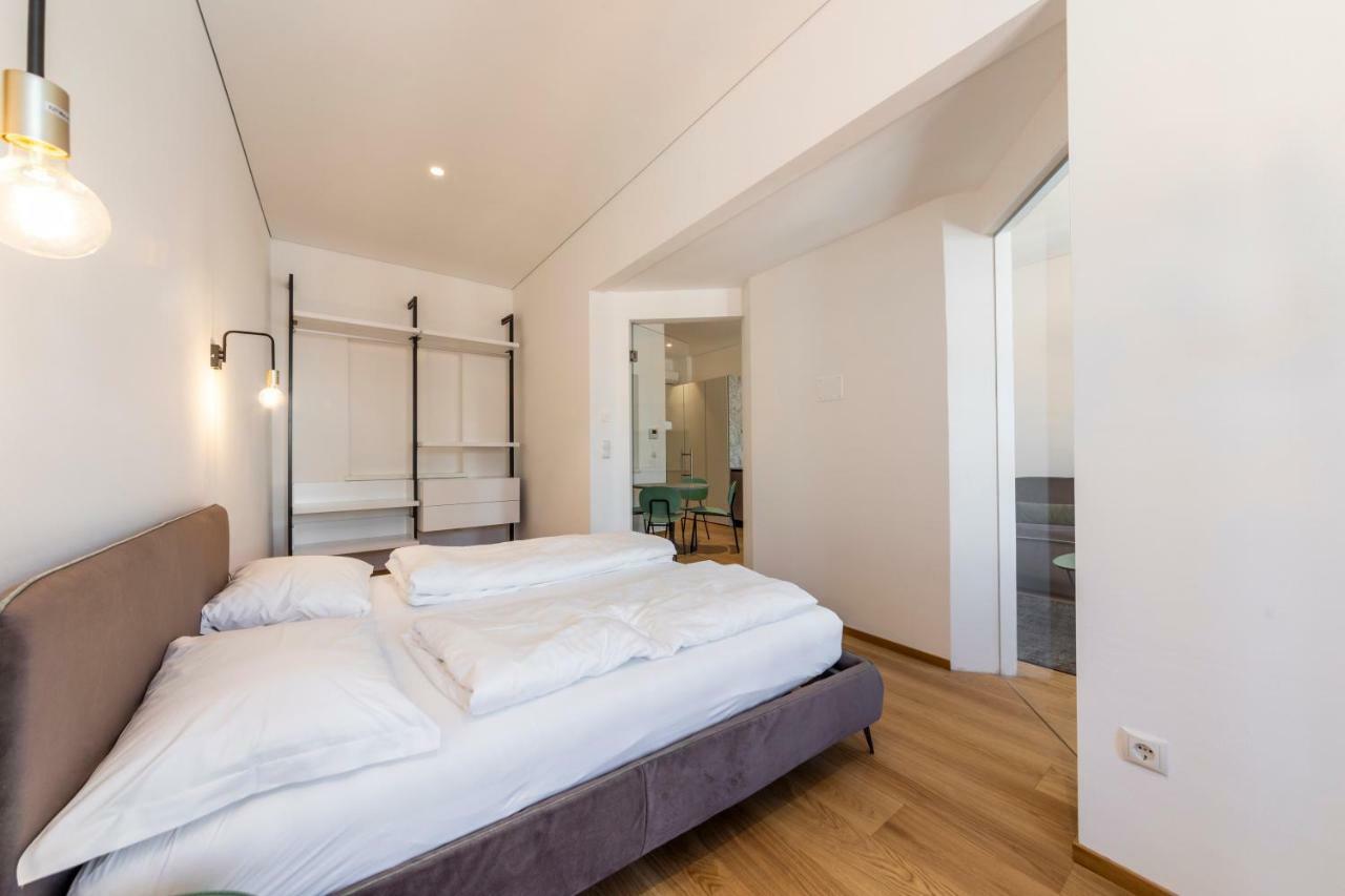 Cooper L Cooper Apartment *