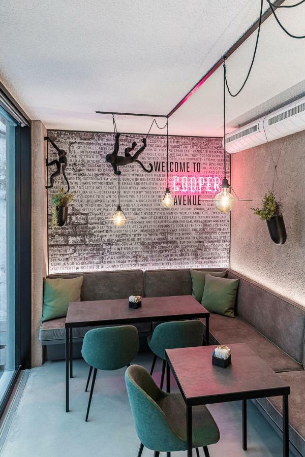Apartment Cooper L Cooper *
